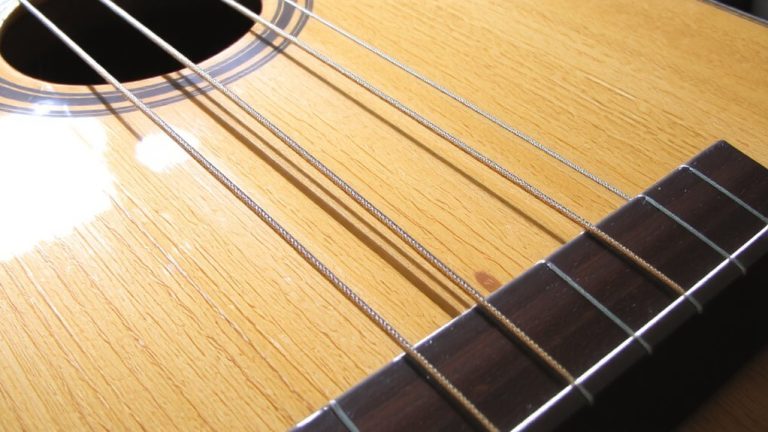 best acoustic guitar string gauge