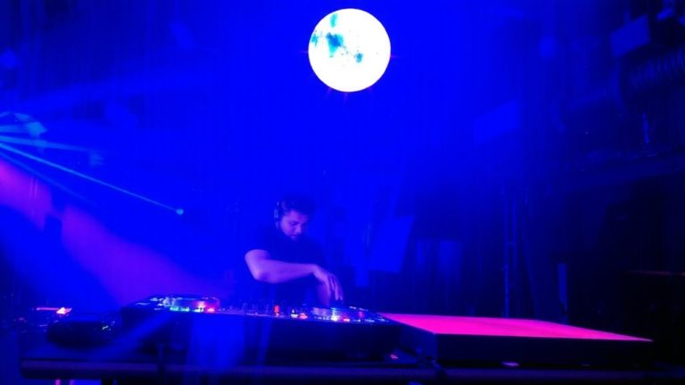 master the mix and crowd