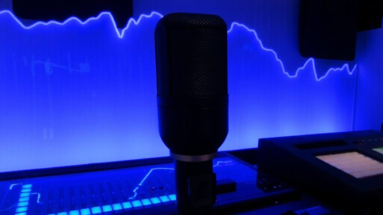 music ducks when voice speaks