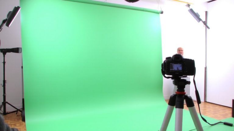 uniform green screen lighting
